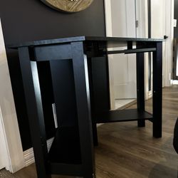 Corner desk