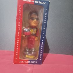 Jeff Gordon 24 Nascar Forever"Legends Of The Track " JEFF GORDON BOBBLEHEAD. LIMITED EDITION