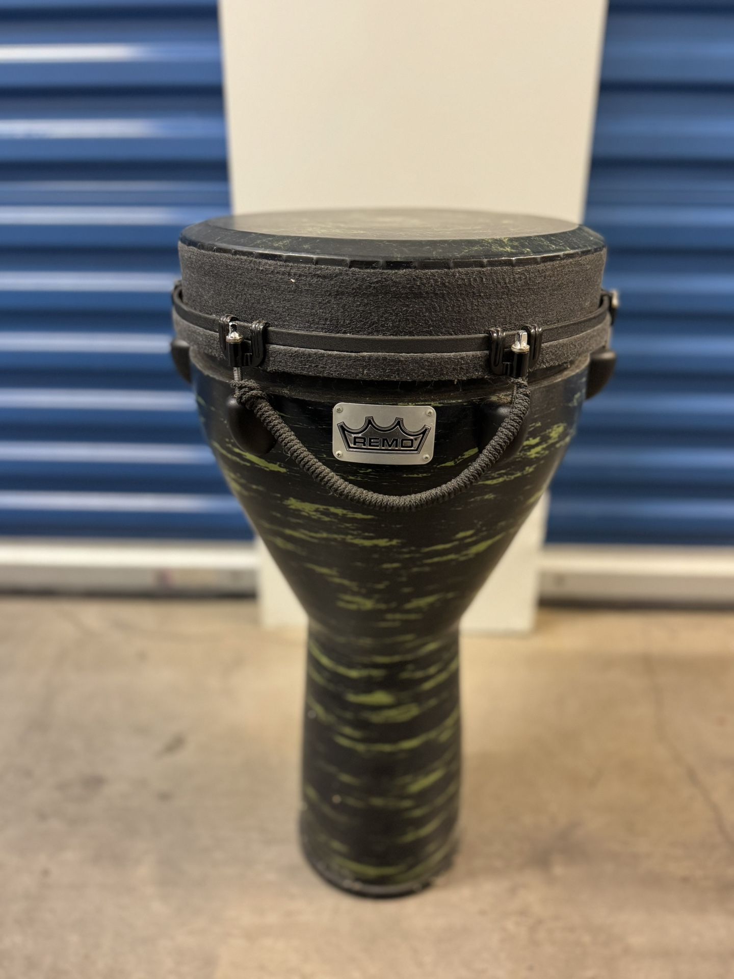 Remo djembe Drum