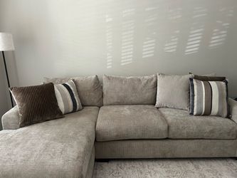 Couch - Excellent Condition - Rooms To Go
