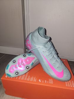 Soccer cleats