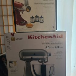 Brand New KitchenAid Mixer Deluxe 4qrt