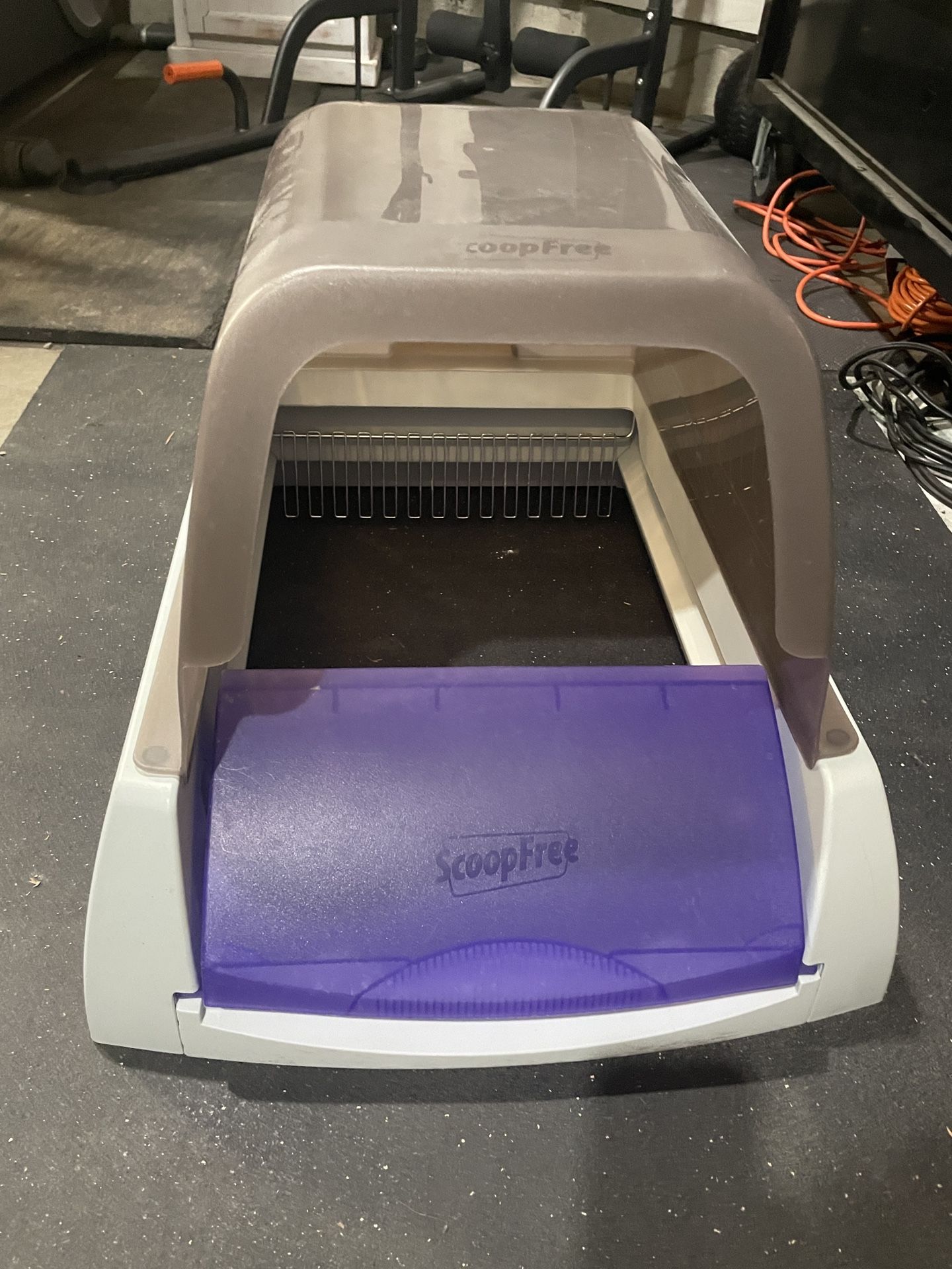 PetSafe ScoopFree Crystal Classic Self-Cleaning Litter Box