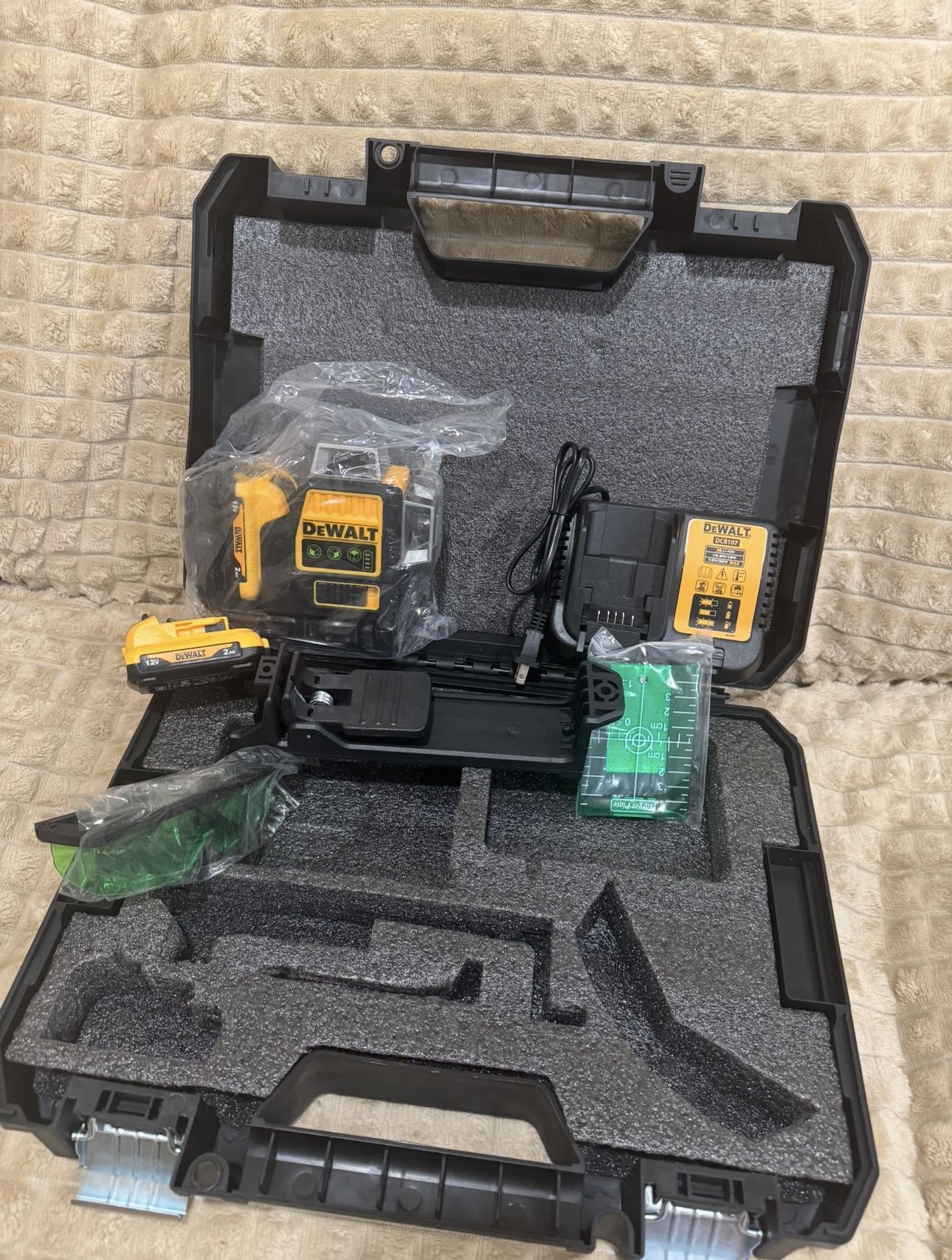 Dewalt level laser, Brand new, including 2 batteries and charger