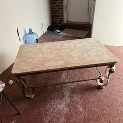 Coffee Table Good Condition $40  Firm Mesa De Centro Muy Bien Cuidada De Metal 