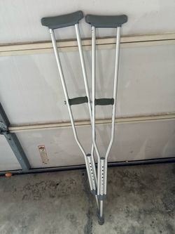 Adjustable Aluminum Crutches