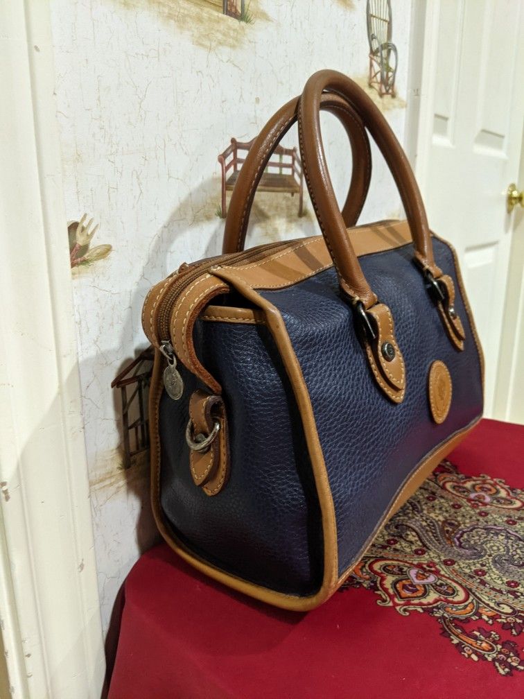 VINTAGE DELANE CANADA BLACK AND BROWN LEATHER SHOULDER HANDBAG.