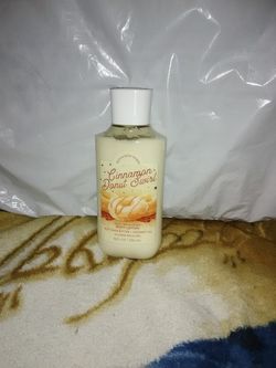 Bath and Body Works Cinnamon Donut Swirl Lotion!
