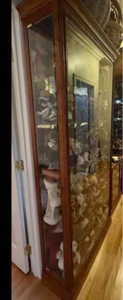 Large Oak Curio Display Cabinet with Light & Key