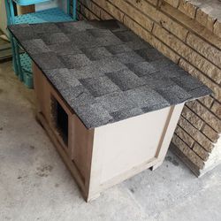 Outside Dog Or Cat House Up To 35lb Dog Can Fit