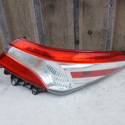 2018-2020 Toyota Camry Outer Taillight Passenger Right Side OEM 
