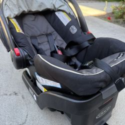 Graco Car seat With Adjustable Base