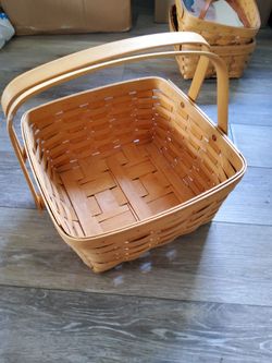 LONGABERGER $10. . 12½ X 12 X 6½ 2 MOVABLE HANDLES $10