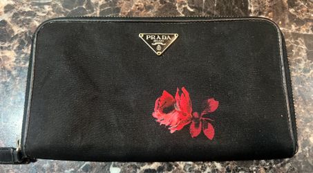 Prada Limited edition Rose Print wallet (sold out) LIKE NEW