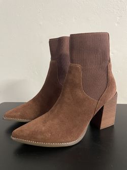 Steve Madden Boots $45.00 (Size 7 Womens / Runs Small)  Negotiable Price 
