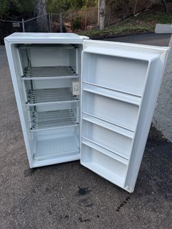 Freezer 8 cubics household upright (free local delivery)