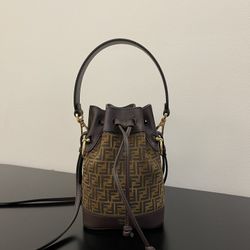 Mouton leather bucket bag, dimensions: 12x18x10cm
