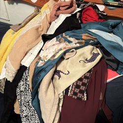 24 Piece Lot Of Woman Clothing, Size Medium Name Brand Spring Clothing