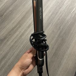 Hair Straighter Iron $25 (Negotiable Price)