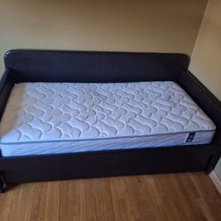 Daybed With Trundle & Mattress