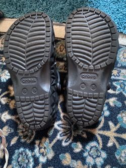 Black crocs