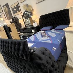 🔥Queen Bed W/ Fireplace + Tv Lift🔥