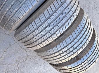 245/70/17 vendo un set de llantas marca Michelin con un 80% de vida las 4
