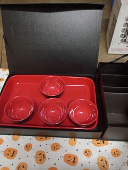 Oven dish and bowls to match a set