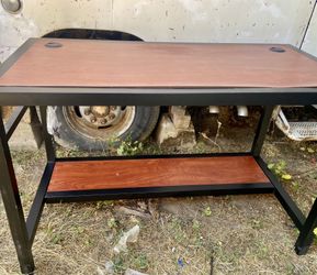 Nice Desk or Large Flat Screen TV Stand…