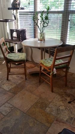 Wood launch table with two chairs