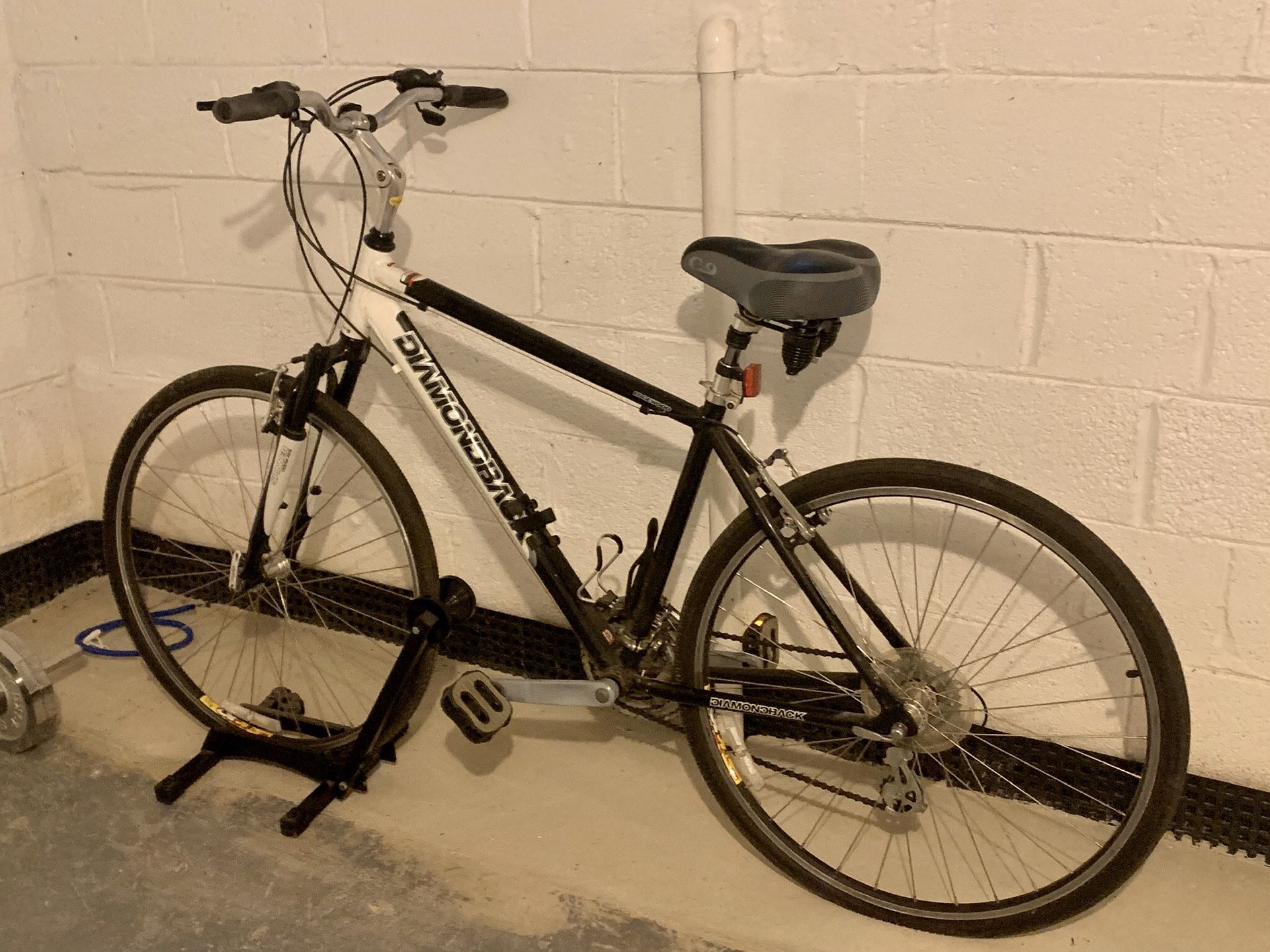 Hybrid Bike Diamond Black 26” Mens 7 speed.