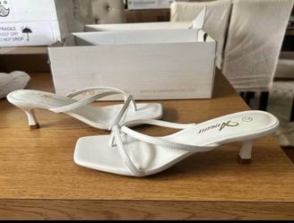 New kitten heels size 7