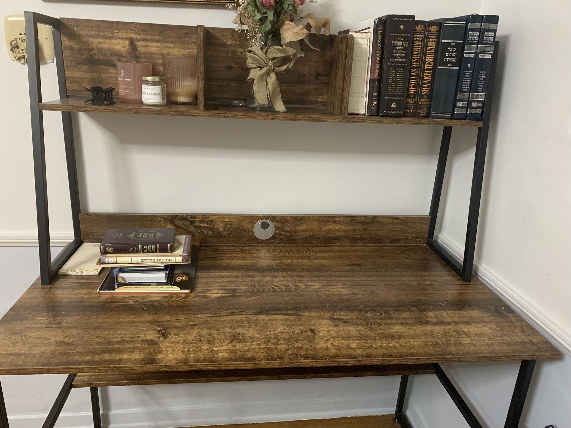 Excellent Desk !!!