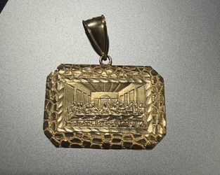 10K Gold last supper pendant little crack – 4.18 Grams 🔥 (Firm Price)  Authentic 10K gold — no games, no BS 🤝