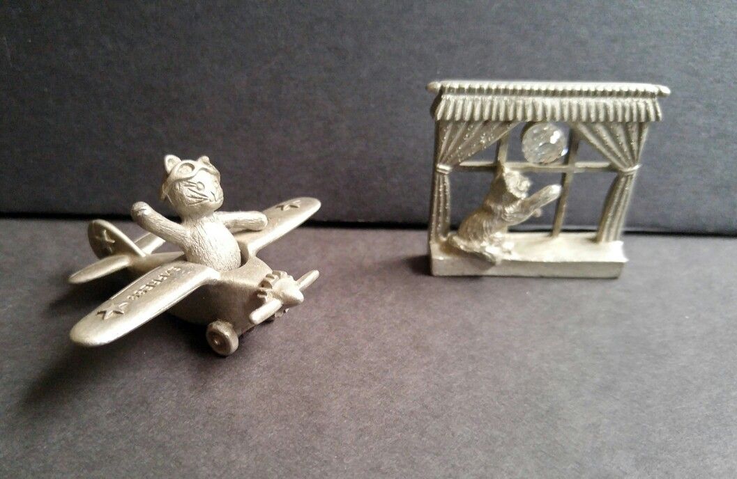 Pair of miniature kitty cat pewter figurines