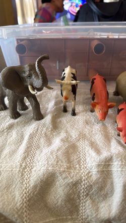9 toy Animals