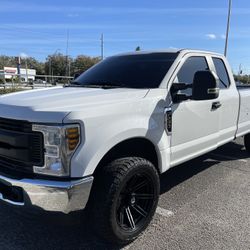 Ford f(contact info removed) like new 