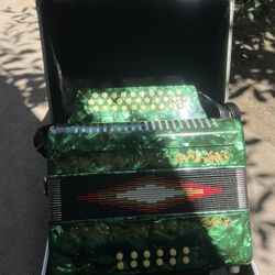 Baronelli 31 Button 12 Bass Accordion 