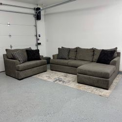 Broyhill Hartford Sectional + Oversized Lounge Chair Set