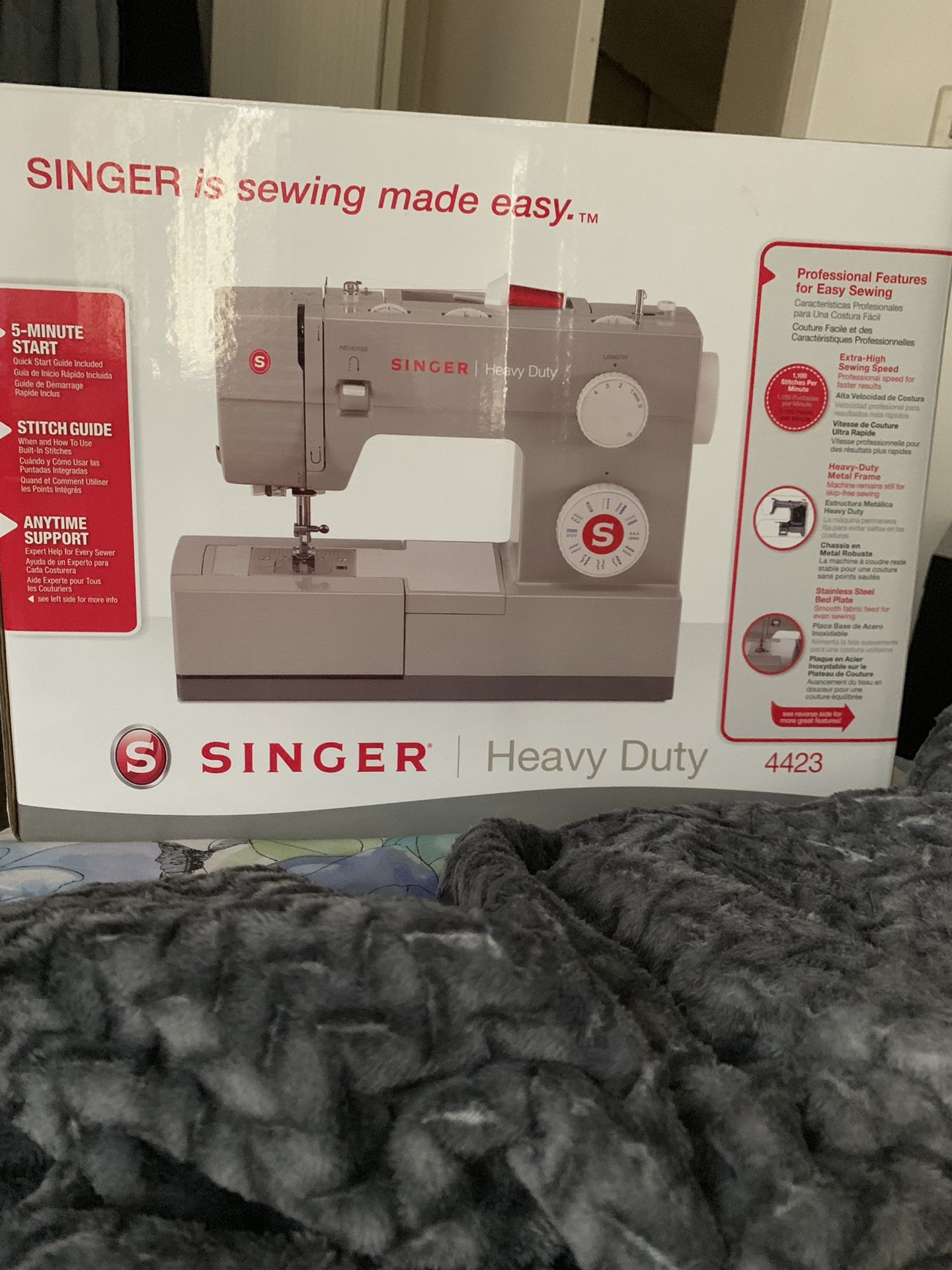 Singer Sewing Machine BRANDNEW