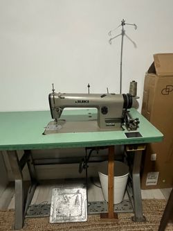 JUKI DDL-555 Industrial Sewing Machine