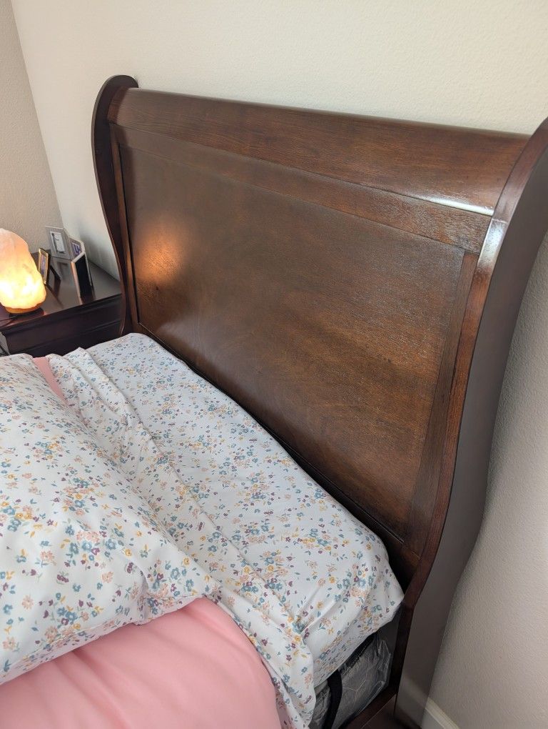 Twin, Sleigh Bed, Soft Brown, Like New