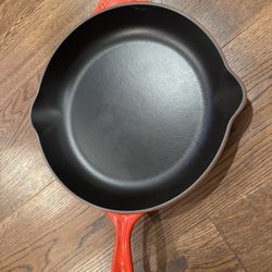 LeCreuset #30 Skillet 12” Red Enameled Cast Iron Double Spout, Like New