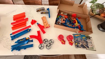 Hot Wheels Track Builder Mega Pack Set