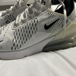 Woman’s Nike shoen 9