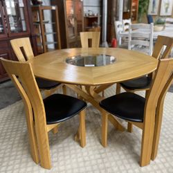Seltz Furniture Dining Table & Chairs