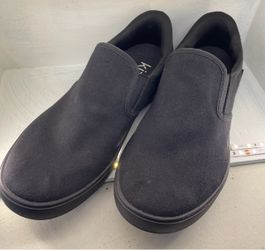 Kizik 9 wide Black Canvas Slip-On Sneakers