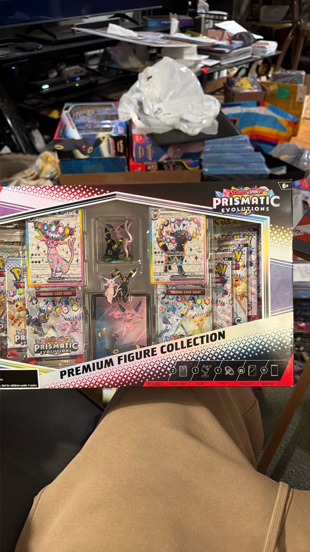 Pokemon Prismatic Evolution Figurine Box 11 Packs