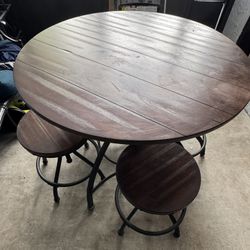 Adjustable table + 4 stools (all height adjustable)