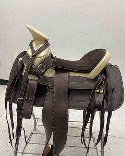 Montura charra de cuero tipo esqueleto